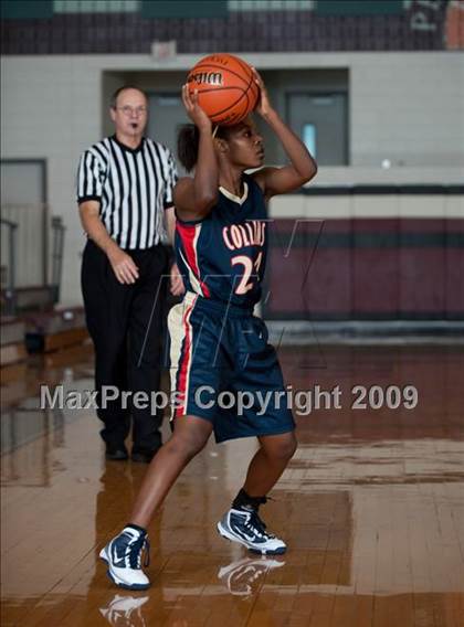 Thumbnail 3 in Tomball vs. Klein Collins  (McDonalds Texas Invitational) photogallery.