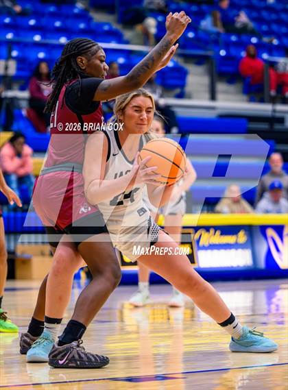 Thumbnail 3 in Jasper vs Earle (Lendel Thomas Classic) photogallery.