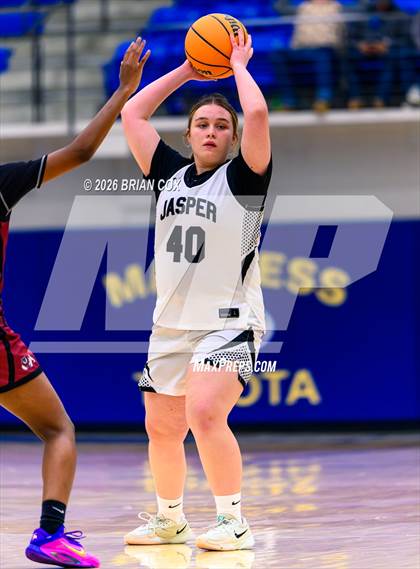 Thumbnail 3 in Jasper vs Earle (Lendel Thomas Classic) photogallery.