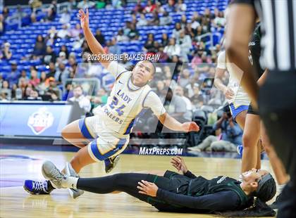 Thumbnail 3 in Boswell vs. Fort Bend Hightower (UIL 6A Basketball Division II Final) photogallery.