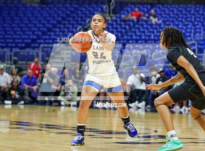 Thumbnail 1 in Boswell vs. Fort Bend Hightower (UIL 6A Basketball Division II Final) photogallery.