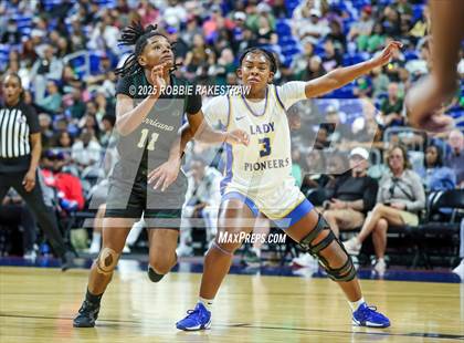 Thumbnail 1 in Boswell vs. Fort Bend Hightower (UIL 6A Basketball Division II Final) photogallery.