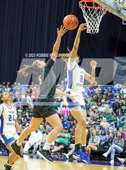 Thumbnail 1 in Boswell vs. Fort Bend Hightower (UIL 6A Basketball Division II Final) photogallery.