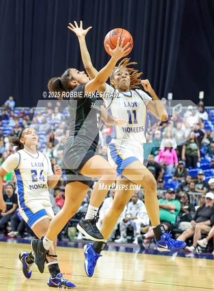 Thumbnail 3 in Boswell vs. Fort Bend Hightower (UIL 6A Basketball Division II Final) photogallery.