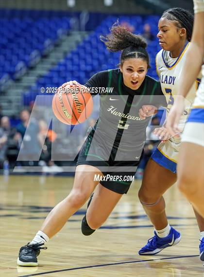 Thumbnail 3 in Boswell vs. Fort Bend Hightower (UIL 6A Basketball Division II Final) photogallery.