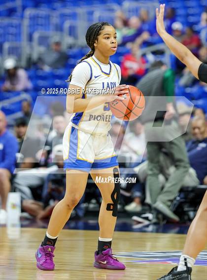 Thumbnail 3 in Boswell vs. Fort Bend Hightower (UIL 6A Basketball Division II Final) photogallery.