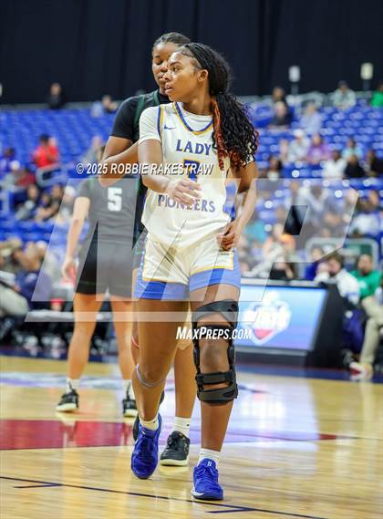 Thumbnail 1 in Boswell vs. Fort Bend Hightower (UIL 6A Basketball Division II Final) photogallery.