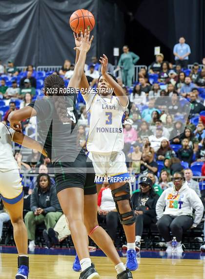 Thumbnail 2 in Boswell vs. Fort Bend Hightower (UIL 6A Basketball Division II Final) photogallery.
