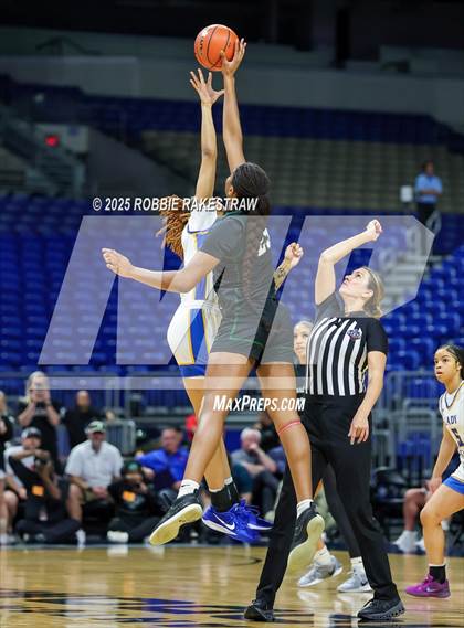 Thumbnail 3 in Boswell vs. Fort Bend Hightower (UIL 6A Basketball Division II Final) photogallery.