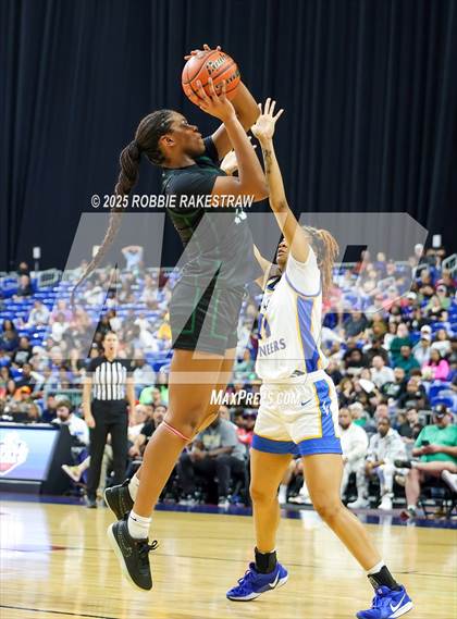 Thumbnail 3 in Boswell vs. Fort Bend Hightower (UIL 6A Basketball Division II Final) photogallery.