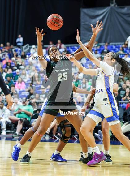 Thumbnail 2 in Boswell vs. Fort Bend Hightower (UIL 6A Basketball Division II Final) photogallery.
