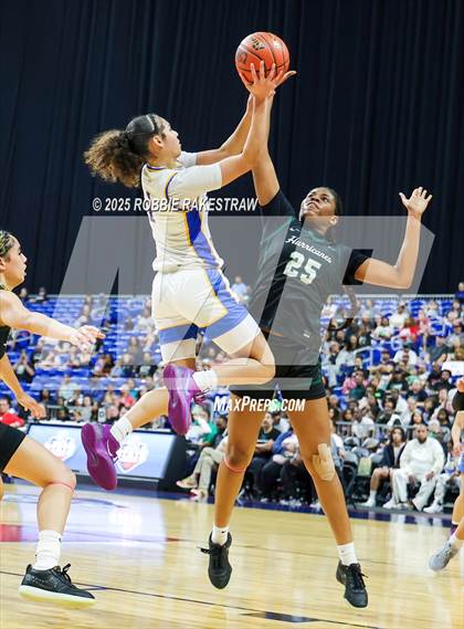 Thumbnail 3 in Boswell vs. Fort Bend Hightower (UIL 6A Basketball Division II Final) photogallery.