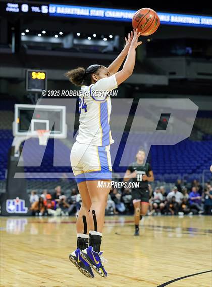 Thumbnail 1 in Boswell vs. Fort Bend Hightower (UIL 6A Basketball Division II Final) photogallery.