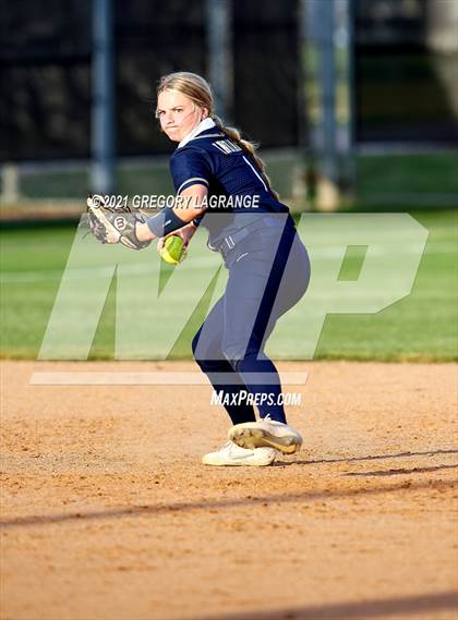 Thumbnail 3 in Keller vs Fossil Ridge photogallery.