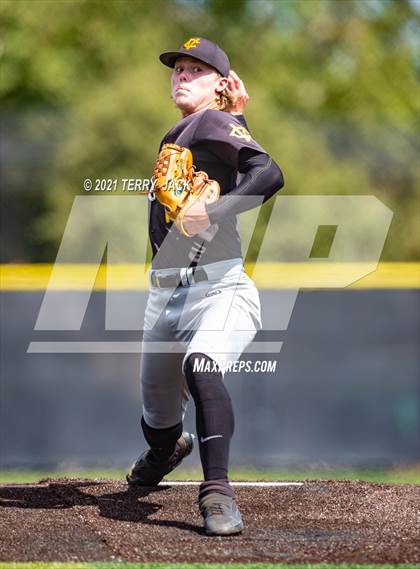 Thumbnail 3 in Capistrano Valley @ JSerra Catholic photogallery.