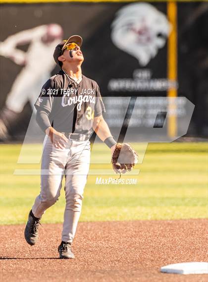 Thumbnail 3 in Capistrano Valley @ JSerra Catholic photogallery.