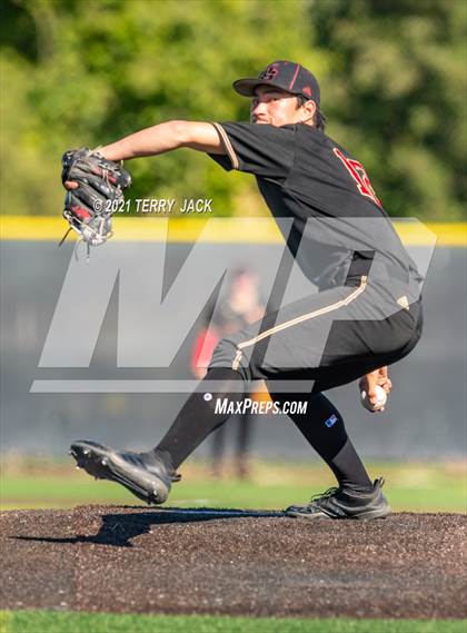 Thumbnail 2 in Capistrano Valley @ JSerra Catholic photogallery.