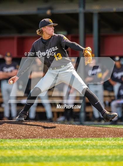 Thumbnail 1 in Capistrano Valley @ JSerra Catholic photogallery.