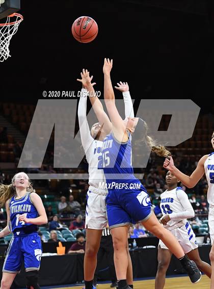 Thumbnail 2 in Fruita Monument vs. Grandview (CHSAA 5A Great 8) photogallery.