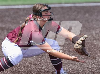 Thumbnail 2 in Tolono Unity vs. St. Joseph-Ogden (IHSA 2A Regional Final) photogallery.