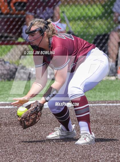 Thumbnail 2 in Tolono Unity vs. St. Joseph-Ogden (IHSA 2A Regional Final) photogallery.