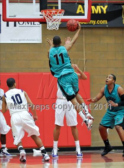 Thumbnail 3 in Sacramento vs. Sheldon (Common Good Classic) photogallery.