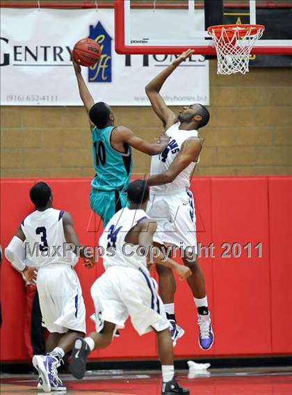 Thumbnail 3 in Sacramento vs. Sheldon (Common Good Classic) photogallery.