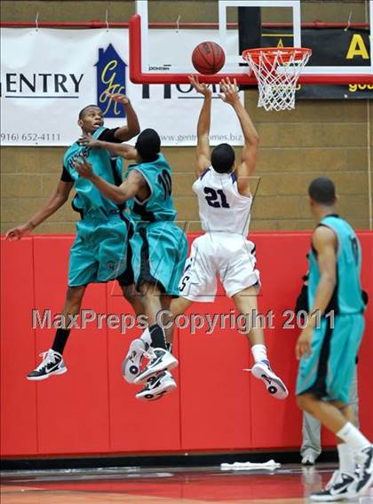 Thumbnail 3 in Sacramento vs. Sheldon (Common Good Classic) photogallery.