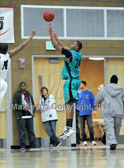Thumbnail 2 in Sacramento vs. Sheldon (Common Good Classic) photogallery.
