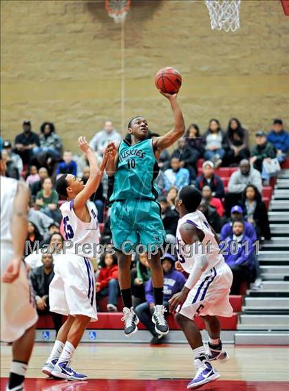 Thumbnail 3 in Sacramento vs. Sheldon (Common Good Classic) photogallery.
