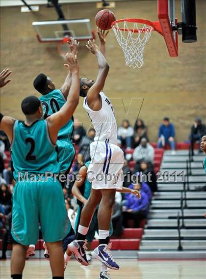 Thumbnail 1 in Sacramento vs. Sheldon (Common Good Classic) photogallery.