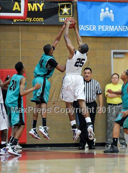 Thumbnail 1 in Sacramento vs. Sheldon (Common Good Classic) photogallery.