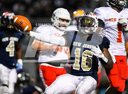 Thumbnail 2 in Phil Simms All-Star Classic (North vs. South) photogallery.