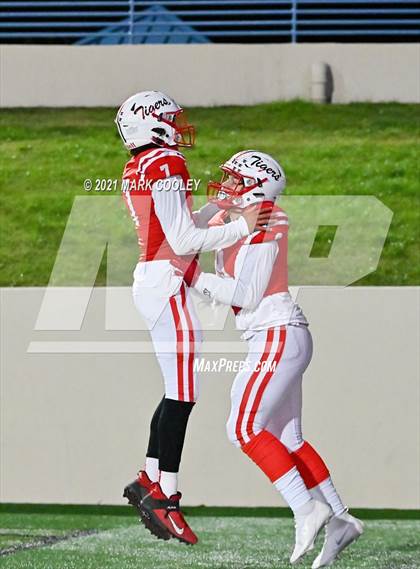 Thumbnail 3 in Bremond vs. Chilton (UIL 2A Regional Semi-final) photogallery.