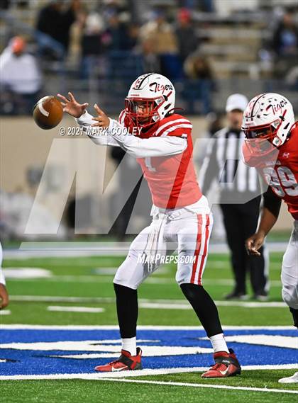 Thumbnail 2 in Bremond vs. Chilton (UIL 2A Regional Semi-final) photogallery.
