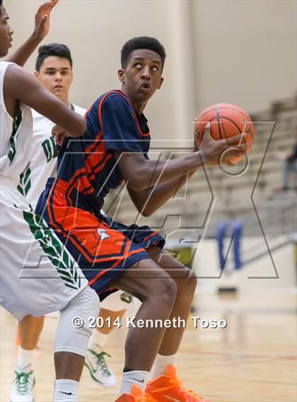 Thumbnail 2 in Brandeis vs. Southwest (SAISD Tournament) photogallery.