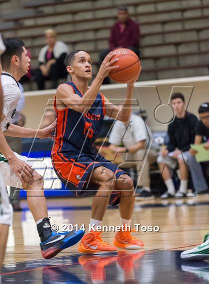Thumbnail 2 in Brandeis vs. Southwest (SAISD Tournament) photogallery.