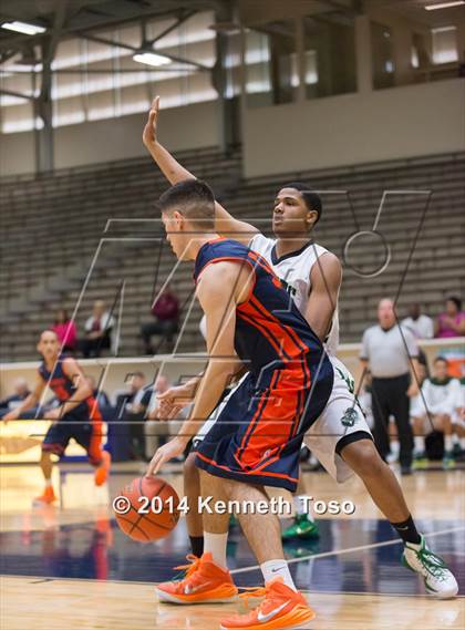 Thumbnail 2 in Brandeis vs. Southwest (SAISD Tournament) photogallery.