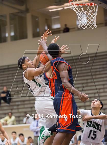 Thumbnail 2 in Brandeis vs. Southwest (SAISD Tournament) photogallery.