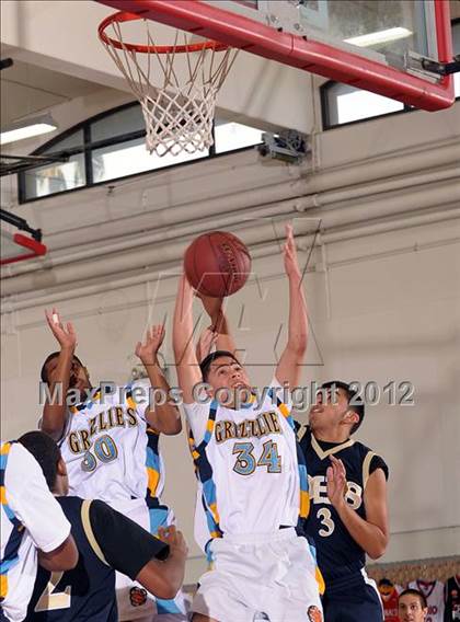 Thumbnail 1 in Los Osos vs. Desert Hot Springs (MaxPreps Holiday Classic) photogallery.
