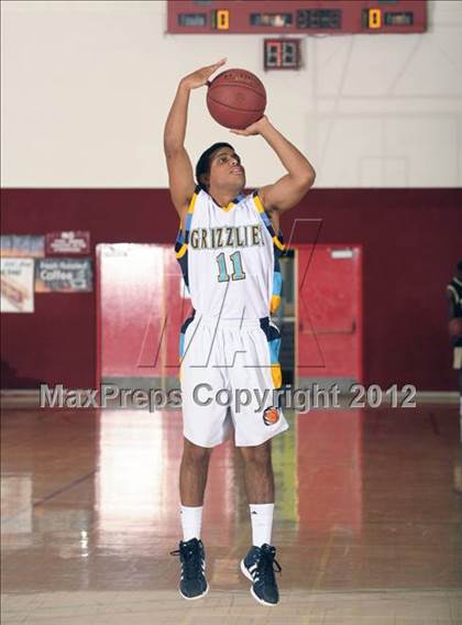 Thumbnail 1 in Los Osos vs. Desert Hot Springs (MaxPreps Holiday Classic) photogallery.