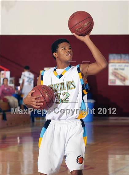 Thumbnail 2 in Los Osos vs. Desert Hot Springs (MaxPreps Holiday Classic) photogallery.