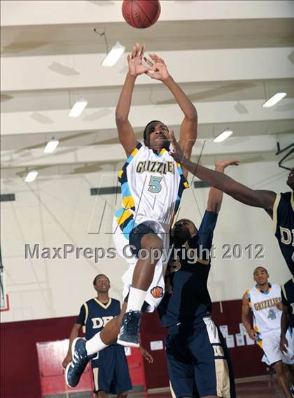 Thumbnail 3 in Los Osos vs. Desert Hot Springs (MaxPreps Holiday Classic) photogallery.