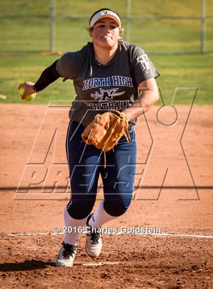 Thumbnail 3 in Agoura vs North photogallery.
