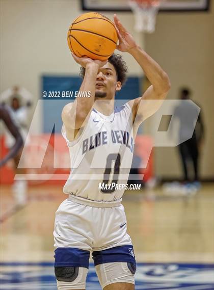 Thumbnail 1 in Newton vs Norcross (Hawks-Naismith Holiday Classic) photogallery.