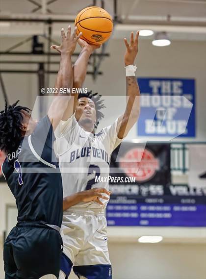 Thumbnail 3 in Newton vs Norcross (Hawks-Naismith Holiday Classic) photogallery.