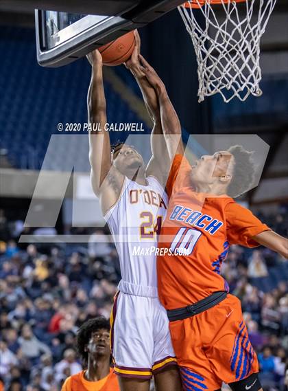 Thumbnail 2 in Rainier Beach vs. O'Dea (WIAA 3A Semifinal)  photogallery.
