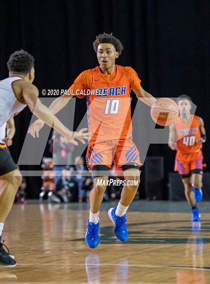 Thumbnail 2 in Rainier Beach vs. O'Dea (WIAA 3A Semifinal)  photogallery.
