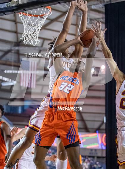 Thumbnail 3 in Rainier Beach vs. O'Dea (WIAA 3A Semifinal)  photogallery.