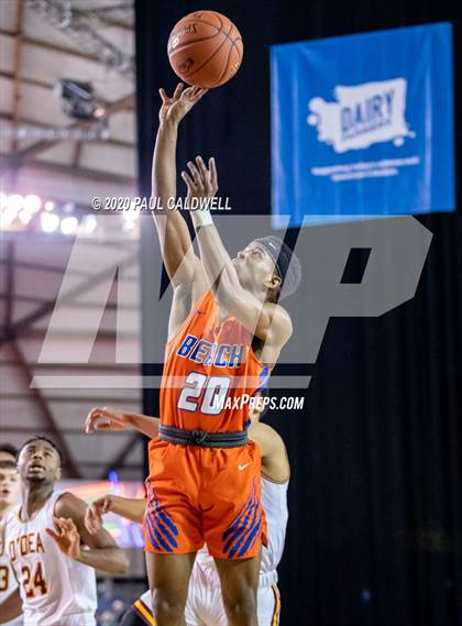 Thumbnail 1 in Rainier Beach vs. O'Dea (WIAA 3A Semifinal)  photogallery.